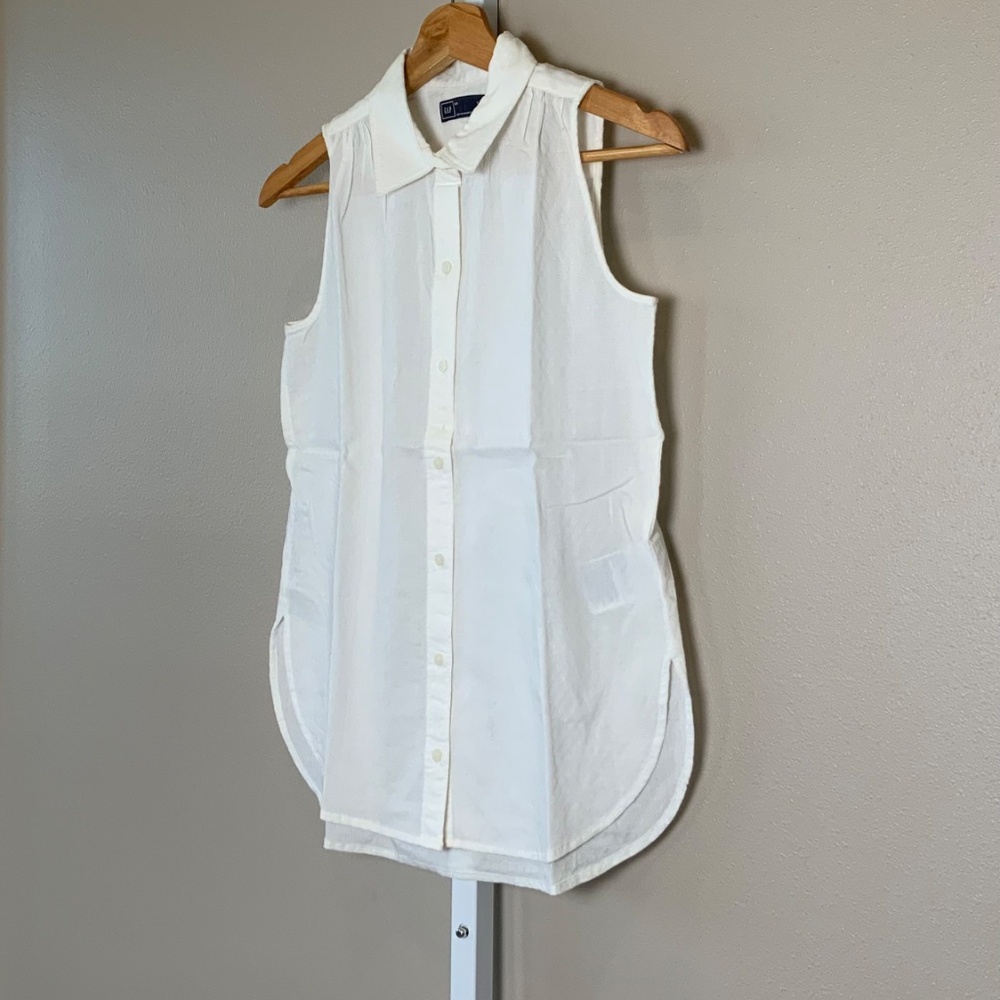 GAP Sleeveless Textured Collared Button Down Shir… - image 16